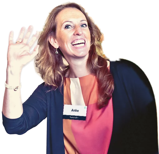 Anke van Harundo zwaait lachend