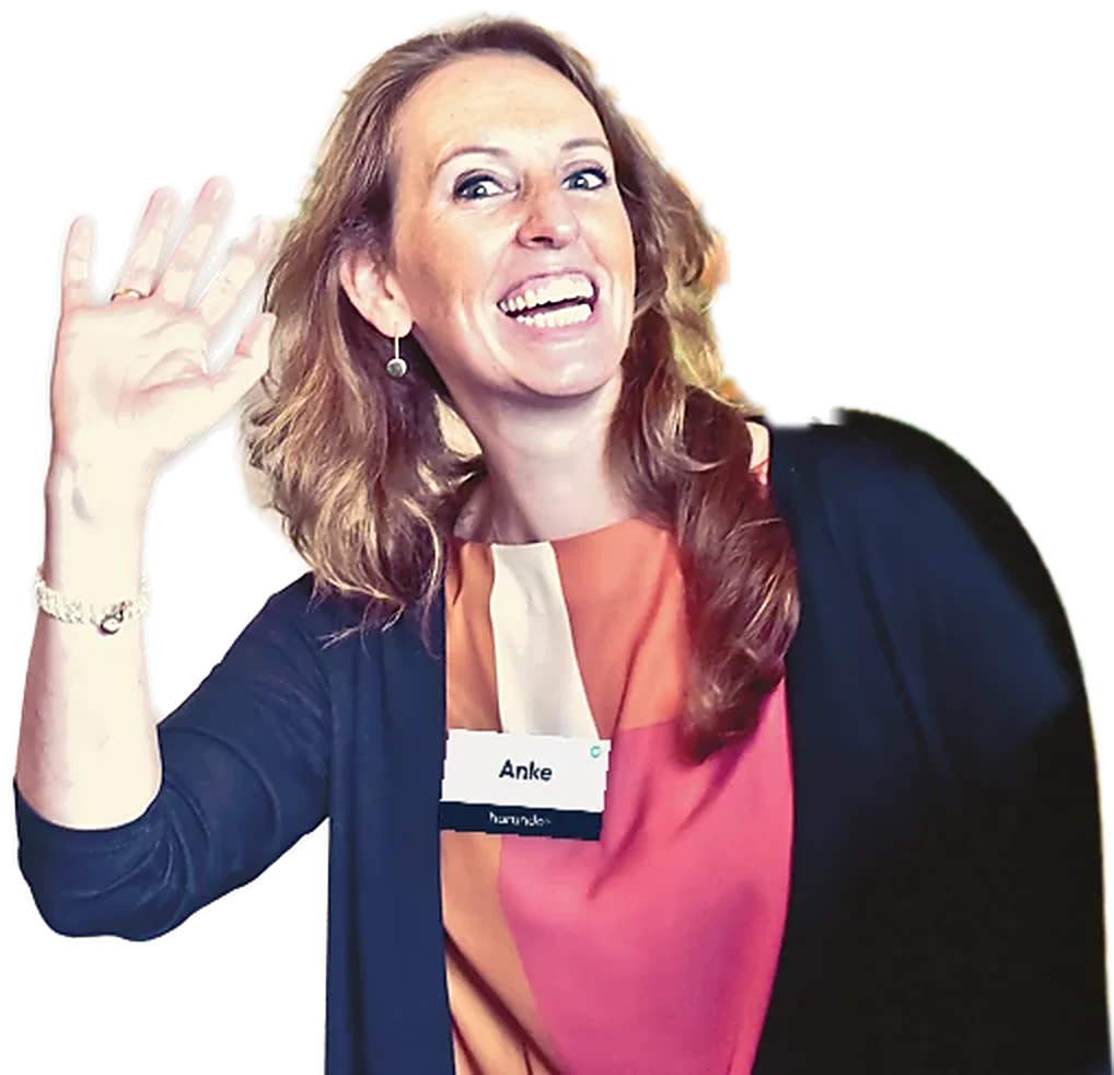 Anke van Harundo zwaait lachend