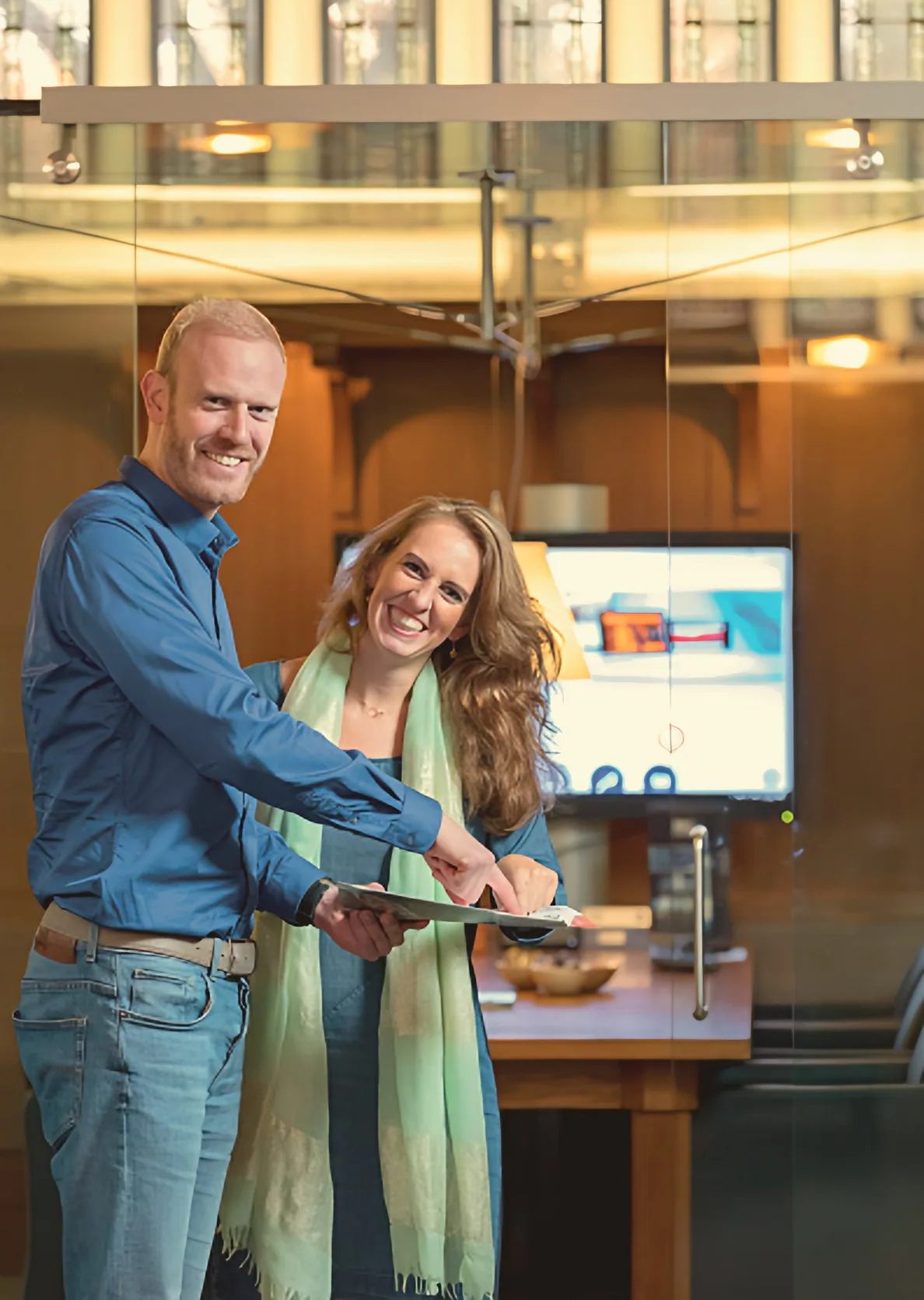 Ton Heerze en Anke van Harundo aan het werk