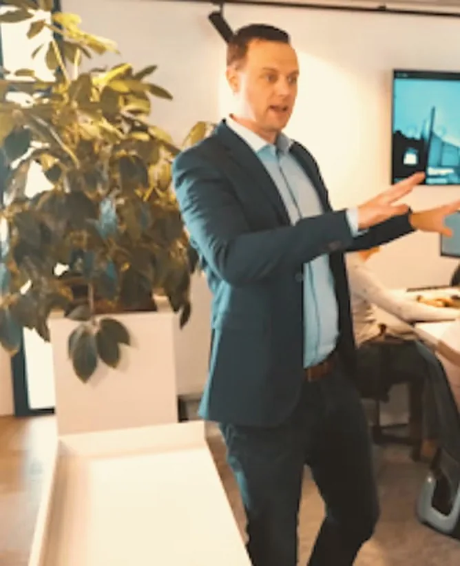 Bij TransHeroes op kantoor